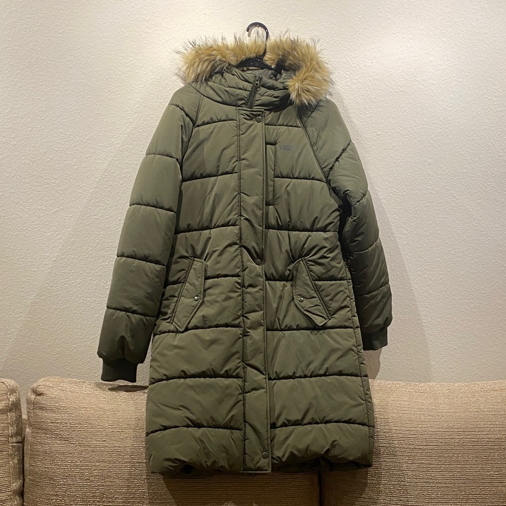 🌼 New without Tags Vans Long Puffer Coat with fur hood